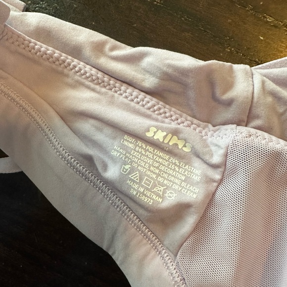 Skims fits everybody crossover bralette in Lily - Picture 7 of 7